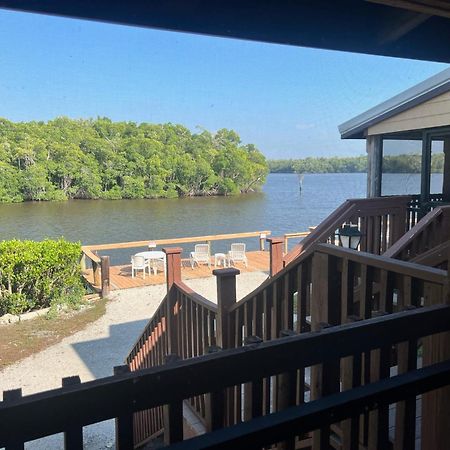 River Wilderness Waterfront Cabins เอเวอร์เกลดส์ซิตี้ ภายนอก รูปภาพ