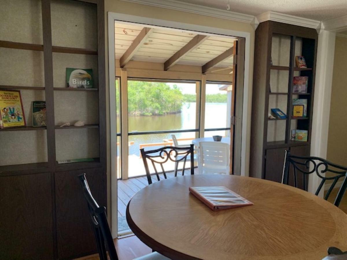 River Wilderness Waterfront Cabins เอเวอร์เกลดส์ซิตี้ ภายนอก รูปภาพ
